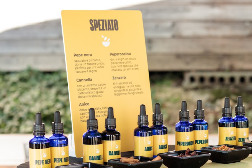 Boccette di aromi speziati con menu botaniche